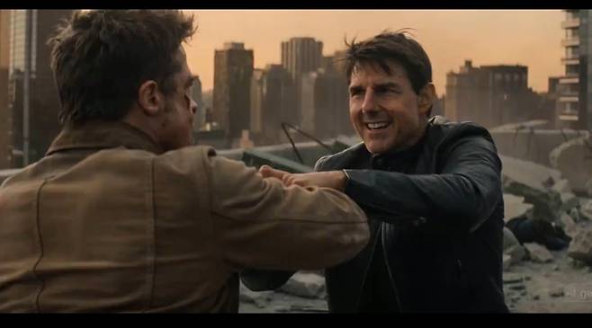 ▶ 빌딩 옥상에서 배우 톰 크루즈와 브래드 피트가 격투를 벌이는 15초짜리 영상의 한 장면. 인공지능(AI) 영상 생성 모델 ‘시댄스 2.0’으로 만든 이 영상은 할리우드를 뒤흔들었다. 로리 로빈슨 감독 X @RuairiRobinson