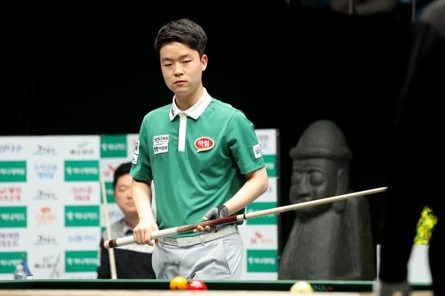 김영원이 득점 루트를 고민하고 있다. /사진=PBA 투어 제공