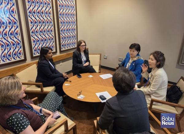 영국 대표단과 간담회 진행 중인 서영교 단장. ⓒ서영교 의원실