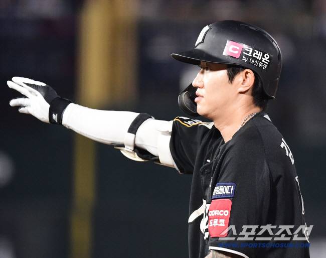 27일 부산 사직구장에서 열린 롯데와 KT의 경기. 7회 1타점 적시타 날린 KT 김민혁. 부산=송정헌 기자songs@sportschosun.com/2025.06.27/