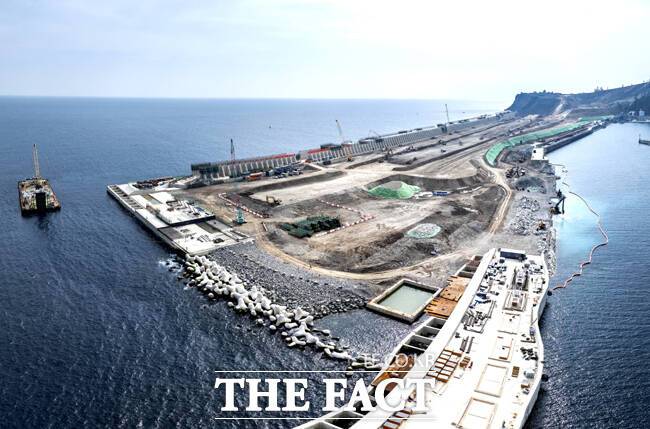 공정률 약 75.9%를 보이고 있는 울릉공항공사 현장. /울릉군