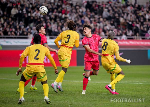 박진섭(오른쪽에서 두번째). 서형권 기자