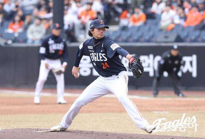 한화 오웬 화이트가 15일 대전한화생명볼파크서 열린 SSG와 시범경기서 역투하고 있다. 사진제공|한화 이글스