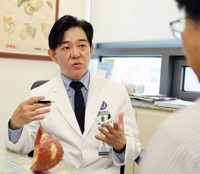 ▲안상훈 세브란스병원 소화기내과 교수가 비알코올성 지방간의 원인과 위험성을 설명하고 았다. 사진=세브란스병원