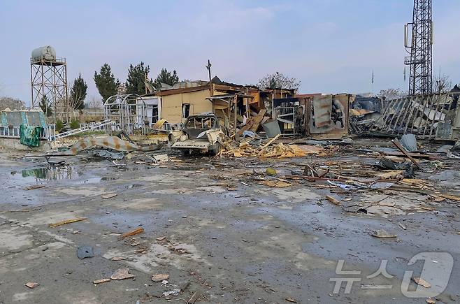 17일(현지시간) 아프가니스탄 수도 카불에서 탈레반 정권이 파키스탄 공습이라고 주장한 공격으로 파괴된 마약중독자 재활병원 부지에 잔해가 흩어져 있다. 2026.03.17. ⓒ 로이터=뉴스1