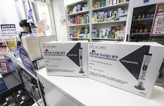 서울 시내의 한 약국에 마운자로가 놓여 있다. 뉴시스 제공