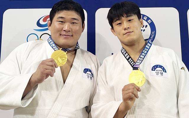 양평군청의 김민종(왼쪽)과 김종훈이 17일 충남 보령종합체육관에서 열린 2026 회장기 전국유도대회 겸 국가대표 2차 선발전 남자 100㎏ 이상급, 90㎏급서 각각 우승을 차지했다. 양평군청 제공