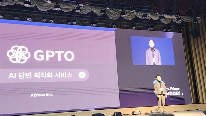 어크로스의 ‘GPTO’는 주요 AI 모델에 질문을 던져 브랜드 언급 현황을 분석하고, 경쟁사 대비 점유율과 노출 패턴을 모니터링한 뒤, AI가 선택할 가능성이 높은 정보 구조를 설계해 배포한다. 검색엔진 최적화(SEO) 이후의 시대, 즉 ‘AI 답변 최적화(AEO)’라는 새로운 시장을 연다는 설명이다. (사진=테크42)