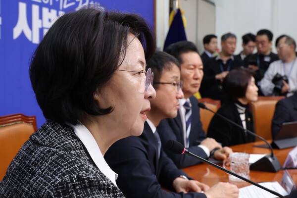 17일 국회에서 열린 검찰 개혁 입법인 중수청법·공소청법 관련 기자회견에서 추미애 법제사법위원회 위원장이 발언하고 있다. 2026.3.17. 연합뉴스