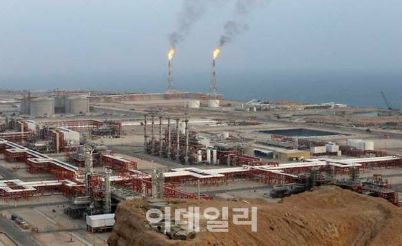 이란의 페르시아만 연안에 있는 사우스 파르스 천연가스 정유소 (사진=AP·뉴시스)