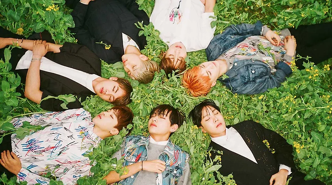 2015년 4월29일 발매된 방탄소년단의 세 번째 미니앨범 ‘화양연화 pt.1’의 재킷 이미지. 방탄소년단은 이 앨범 수록곡 ‘I Need U’로 첫 국내 음악방송 1위에 올랐다. 사진 빅히트뮤직