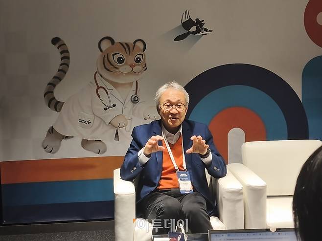 오한진 아이디병원 밸런스센터장이 서울 강남구 코엑스 메디컬 코리아 2026 행사장에서 인터뷰하고 있다.(노상우 기자 nswreal@)