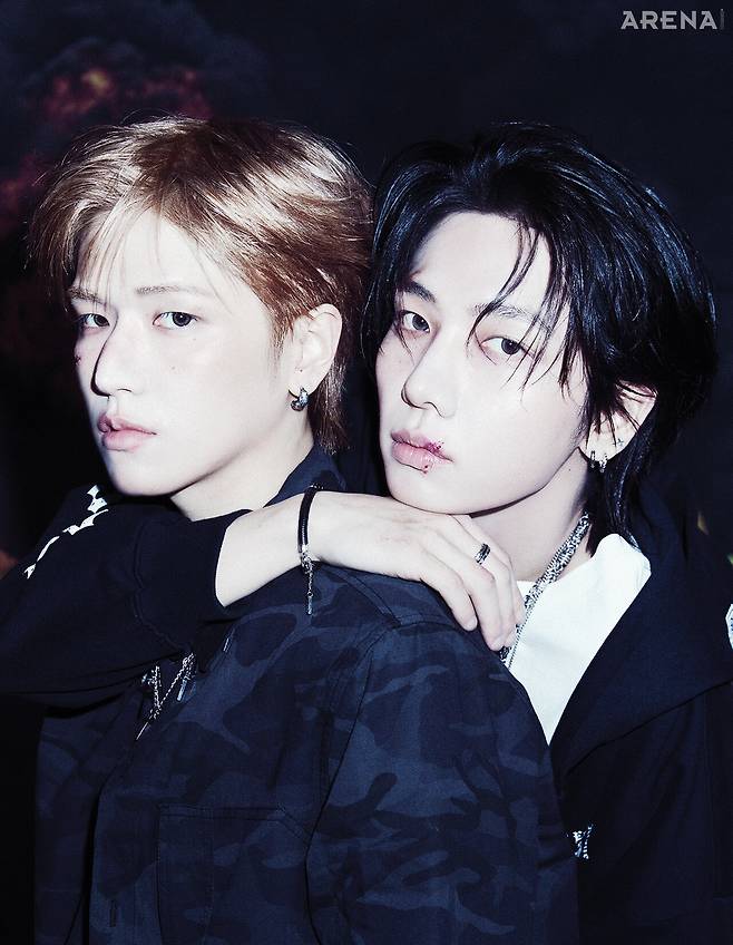 리우가 착용한 밀리터리 카무플라주 셔츠 할리데이비슨 컬렉션스 제품. 명재현이 착용한 OL 시그니처 후드 집업·화이트 티셔츠 모두 할리데이비슨 컬렉션스 제품.