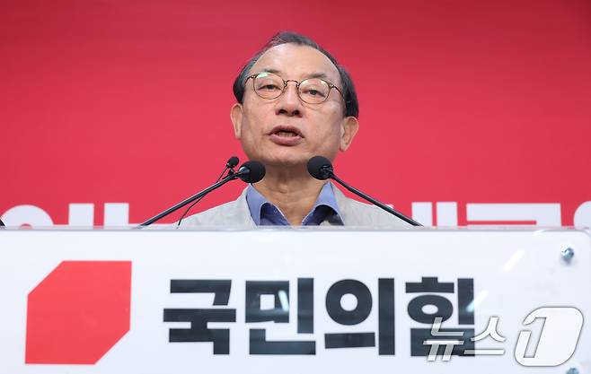 이정현 국민의힘 공천관리위원장이 20일 서울 여의도 중앙당사에서 경상북도지사 예비경선 결과를 발표하고 있다. ⓒ 뉴스1 신웅수 기자