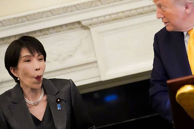 2026년 3월 19일(현지시각) 워싱턴 백악관 국빈 만찬장에서 도널드 트럼프 미국 대통령의 연설을 듣고 있는 다카이치 사나에 일본 총리. AP 연합뉴스