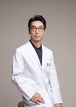 명동 친한약국 안재돈 약사