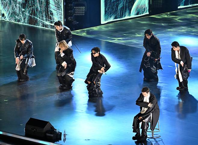 그룹 방탄소년단(BTS)이 21일 서울 광화문 광장에서 무료 복귀 공연 'BTS 컴백 라이브: 아리랑'(BTS THE COMEBACK LIVE | ARIRANG)을 펼쳐졌다. BTS의 RM, 진, 슈가, 제이홉, 지민, 뷔, 정국이 공연을 펼치고 있다. 사진공동취재단