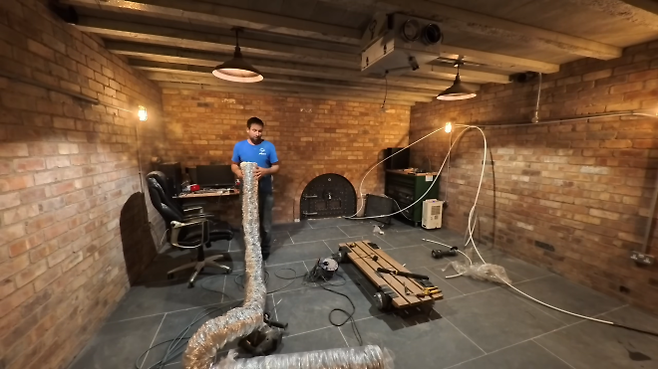 빌링스의 첫 번째 지하 벙커 내부 모습. 빌링스 유튜브 캡처