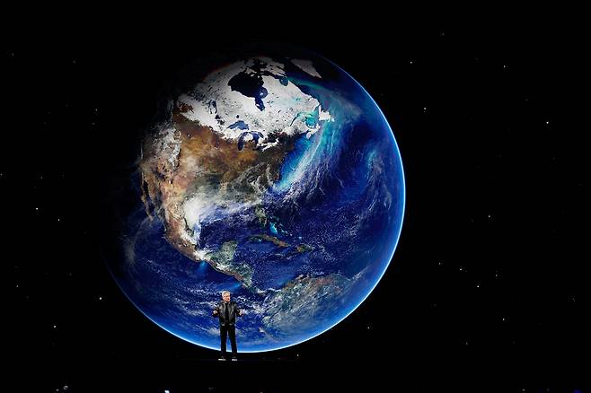 16일(현지시간) 미국 캘리포니아주 새너제이에서 열린 엔비디아 GTC 글로벌 AI 컨퍼런스에서 젠슨 황 엔비디아 최고경영자(CEO)가 연설하고 있다. 로이터연합뉴스