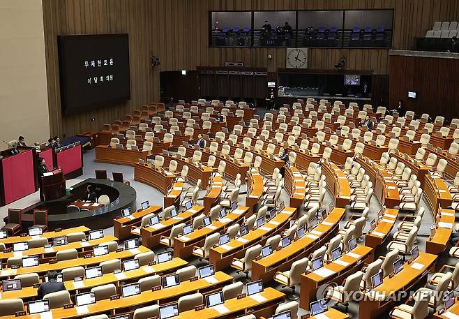 중수청법 무제한 토론 (서울=연합뉴스) 이동해 기자 = 국민의힘 이달희 의원이 20일 국회에서 열린 3월 임시국회 2차 본회의에서 중대범죄수사청 설치법에 대한 무제한 토론(필리버스터)을 하고 있다. 2026.3.20 eastsea@yna.co.kr