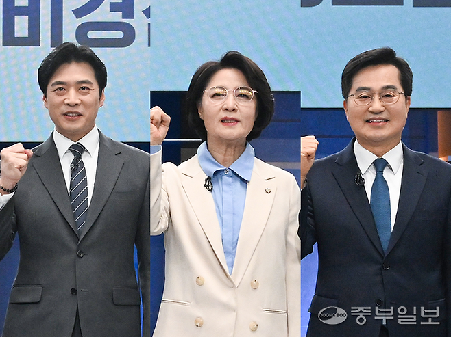 지난 19일 오후 서울 JTBC 스튜디오에서 진행된 더불어민주당 경기도지사 예비경선 후보자 합동토론회에서 (왼쪽부터)한준호·추미애·김동연 예비후보가 기념촬영을 하고 있다. 임채운기자