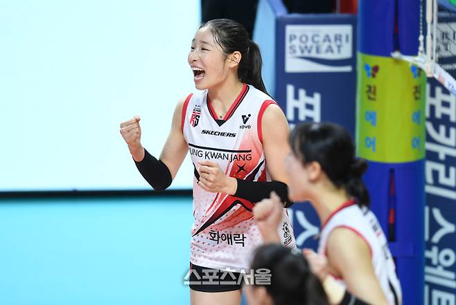 정관장 인쿠시가 지난 1월 20일 서울 장충체육관에서 열린 2025~2026 V-리그 GS칼텍스와 경기에서 득점 후 환호하고 있다. 사진 | 최승섭기자