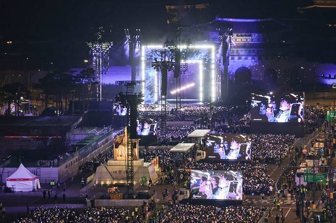 그룹 방탄소년단(BTS)이 21일 서울 광화문 광장에서 정규 5집 ‘아리랑’(ARIRANG) 발매를 기념해 무료 공연 ‘BTS 컴백 라이브: 아리랑’을 열고 있다. 2026.3.21 사진공동취재단