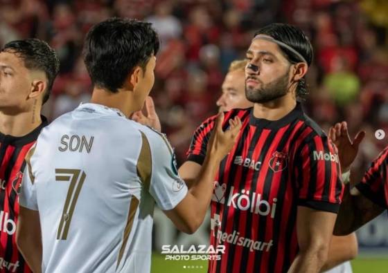 아론 살라자르(왼쪽)가 지난 19일(한국시간) 자신의 SNS에 손흥민과 함께 경기한 사진을 여러 장 게재했다. /사진=아론 살라자르 SNS 갈무리