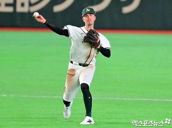 5일 오후 일본 도쿄돔에서 열린 2026 월드베이스볼클래식(WBC) C조 대만과 호주의 경기, 5회초 2사 호주 데일이 타구를 처리하고 있다. 엑스포츠뉴스 DB