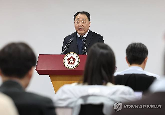 재판소원 관련해 발언하는 손인혁 헌법재판소 사무처장 (서울=연합뉴스) 김주형 기자 = 손인혁 헌법재판소 사무처장이 10일 서울 종로구 헌법재판소 별관에서 열린 기자간담회에서 재판소원과 관련해 발언하고 있다. 2026.3.10 kjhpress@yna.co.kr