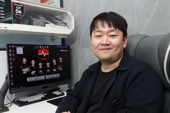 레드포스 PC 아레나 베트남 호치민 1호점에서 만난 농심 e스포츠 오지환 대표.