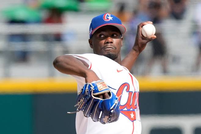 <yonhap photo-1765=""> Cuba's Livan Moinelo pitches in the first inning against Canada during a World Baseball Classic game in San Juan, Puerto Rico, Wednesday, March 11, 2026. (AP Photo/Fernando Llano)/2026-03-12 06:30:14/ <저작권자 ⓒ 1980~2026 ㈜연합뉴스. 무단 전재 재배포 금지, AI 학습 및 활용 금지></yonhap>