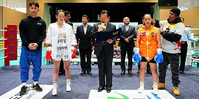 충청남도 계룡시민체육관에서 2026년 3월 세계복싱협회 여자미니멈급 아시아 챔피언결정전 성사가 선언되고 있다. 사진=KBM