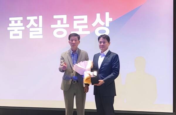 협력사 (주)동원테크에 공로상을 수여했다. 사진 르노코리아