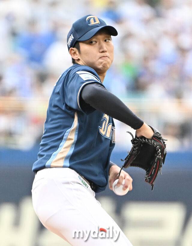 NC 선발투수 구창모가 역투하고 있다./마이데일리