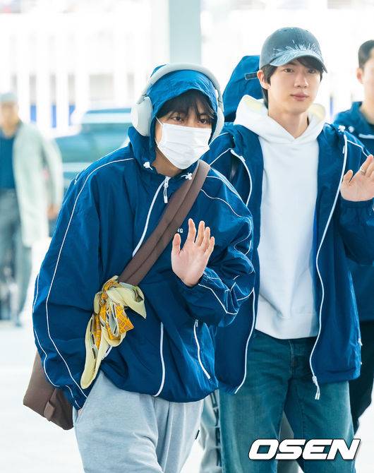 피곤함 잊고 아미 향해 다정한 인사 (사진=박준형 기자)