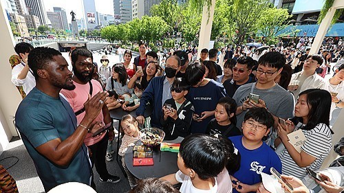 2024년 한·아프리카 정상회의 기념 아프리카 문화 페스티벌 행사장 찾은 방송인 샘 오취리. 연합뉴스