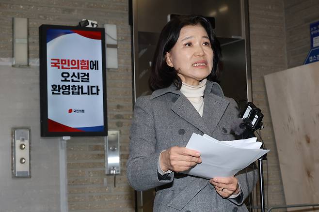 국민의힘 공천관리위원회 결정에 따라 대구시장 경선에서 컷오프된 이진숙 전 방송통신위원장이 24일 서울 영등포구 여의도 국민의힘 중앙당사에서 경선 결과에 대한 입장을 밝히고 있다. /연합뉴스