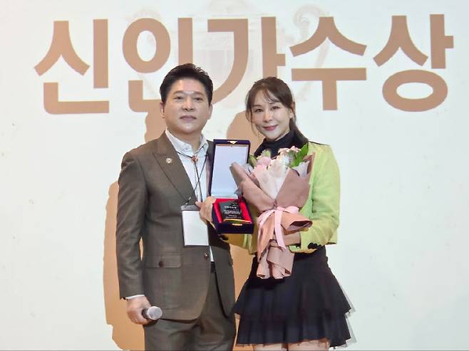 박상철 대한가수협회 회장(왼쪽), 윤태화(사진=TME GROUP)