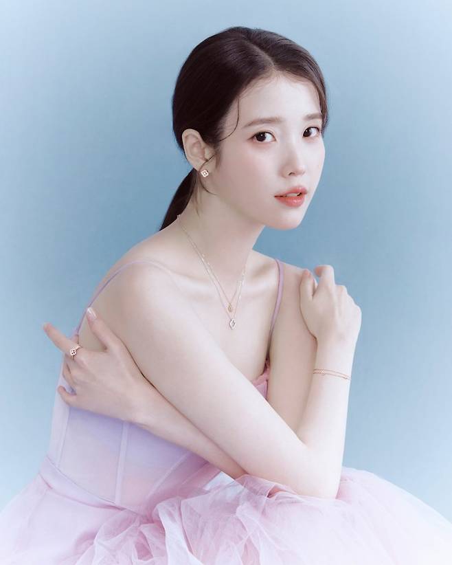 가수 아이유. 제이에스티나 제공. 뉴스1