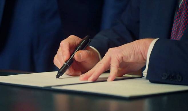 백악관의 AI 규제안은 AI 기술로 인한 피해 책임 소재를 명확히 할 방안이 부족하다는 지적이 크다. (이미지=백악관 홈페이지 영상 갈무리)