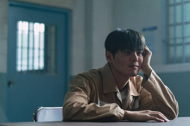 드라마 ‘블러디 플라워’의 한 장면.(사진=월트디즈니 컴퍼니 코리아)