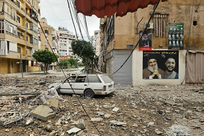 25일(현지시간) 레바논 수도 베이루트 남부 건물이 이스라엘의 공격을 받아 무너졌다. (사진=AFP)