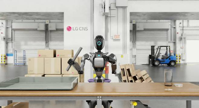 LG CNS가 휴머노이드 로봇에 피지컬 AI 적용을 위해 시뮬레이션 기반으로 학습을 진행하는 모습(사진=LG CNS)
