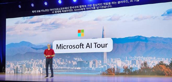 스콧 거스리 MS 수석부사장이 26일 서울 강남구 코엑스에서 열린 'MS AI 투어 서울' 기조연설을 하고 있다.(사진=MS)