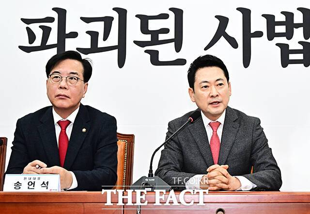 국민의힘이 당 안팎에서 인적 쇄신 대상으로 지목돼 온 박민영 대변인을 재임명했다. 사진은 장동혁 국민의힘 대표가 23일 오전 서울 여의도 국회에서 열린 최고위원회의에 참석해 모두발언을 하고 있는 모습. /배정한 기자