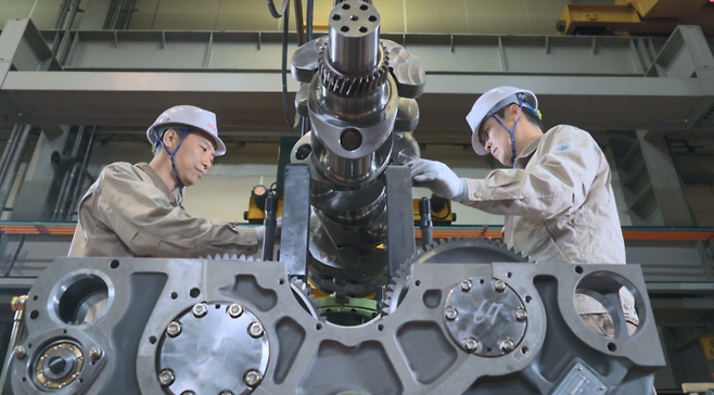 K-9 국산화 엔진은 엔진회전수(rpm), 냉각수 온도, 전압 등 20가지 이상 시험을 한다. 사진=STX엔진