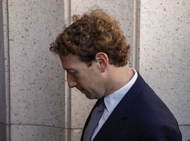 지난달 법원에 들어서는 마크 저커버그 메타 창업자 겸 최고경영자(CEO)./EPA 연합뉴스