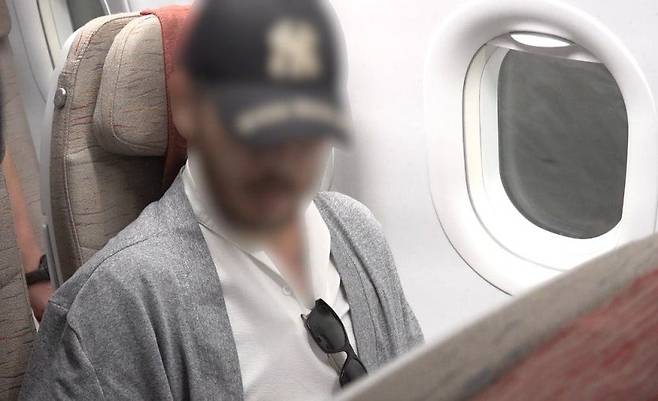 국적기에 탑승한 박왕열./ 법무부