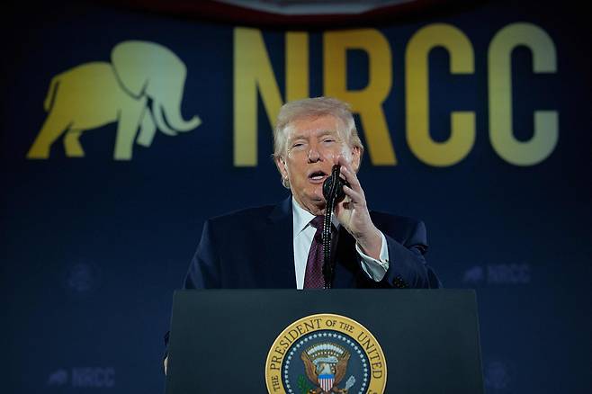 25일 워싱턴DC 유니온역에서 열린 공화당 연례 만찬에 참석한 도널드 트럼프 미국 대통령./AFP 연합뉴스